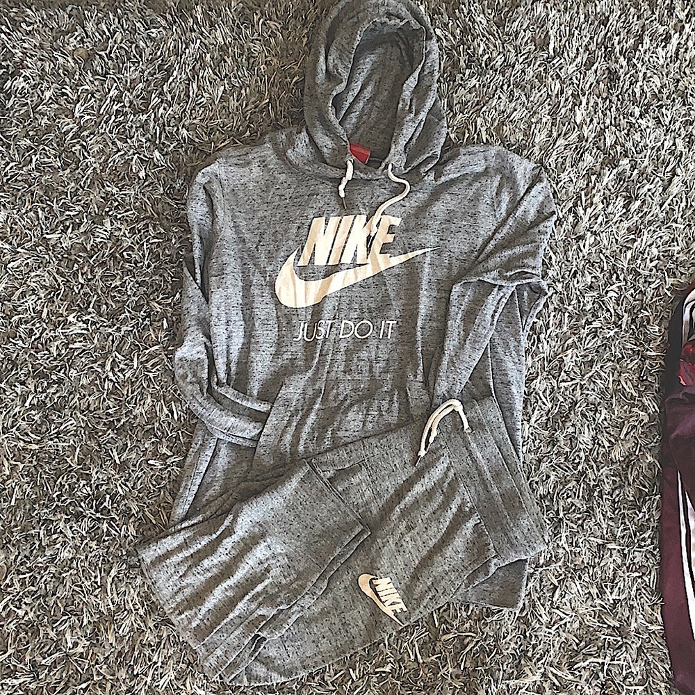 Nike sweatsuit